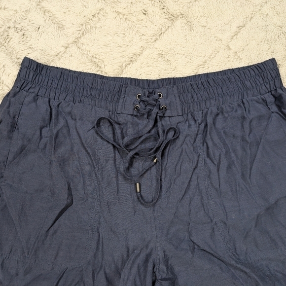 Vince Shorts Women's M Blue Navy Cupro Cotton Tie Waist Comfy Casual Pockets 4.5 - Picture 2 of 8